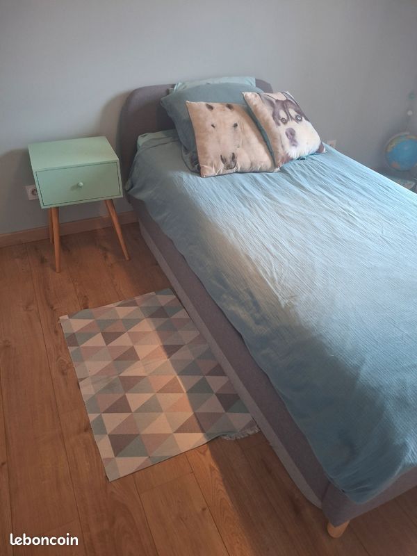 Lit + matelas + table de nuit + bureau (image 1)