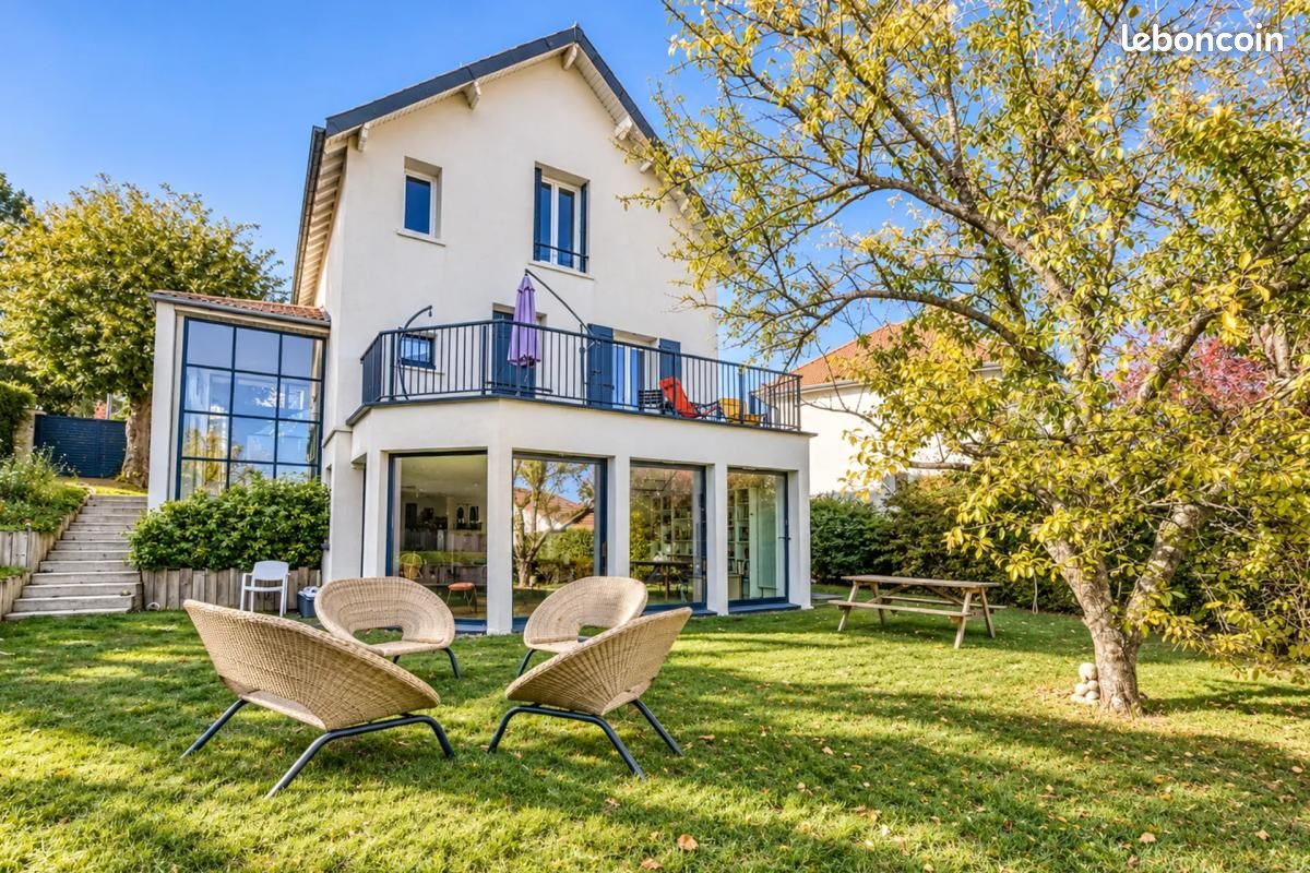 Maison 6 pièces 167 m² · à Marnes-la-Coquette · 167 m² · 1 295 000 €