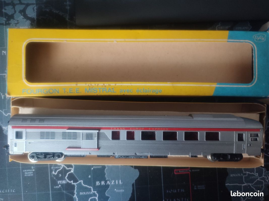 Wagon De Train Voyageurs Vintage GéGé HO - Modélisme Ferroviaire En Plastique Gris