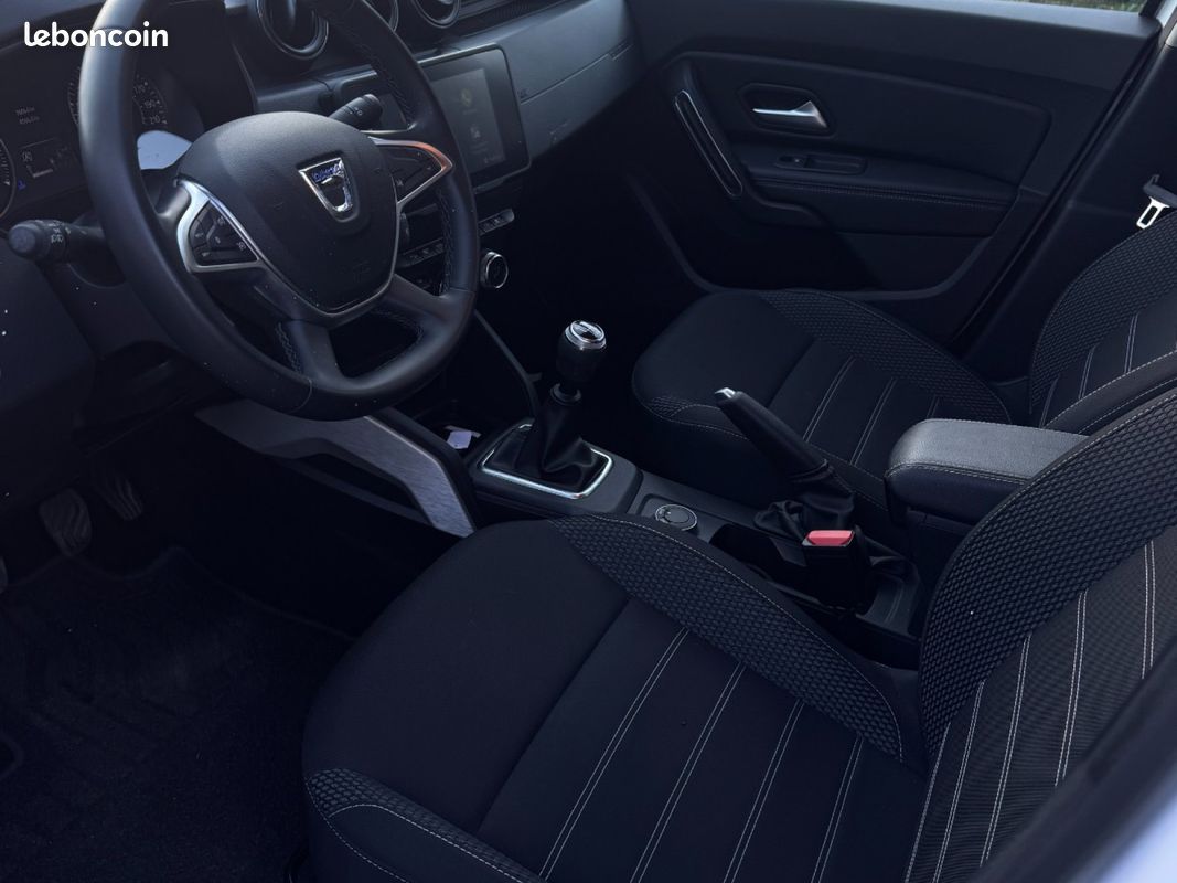 DACIA DUSTER Blue dCi 115 4x4 Prestige 16658 HT 2 PLACES (image 7)