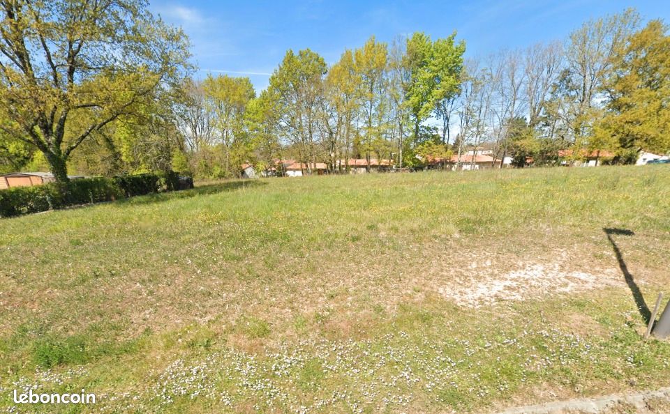 Terrain 973 m² · à Creysse · 31 200 €