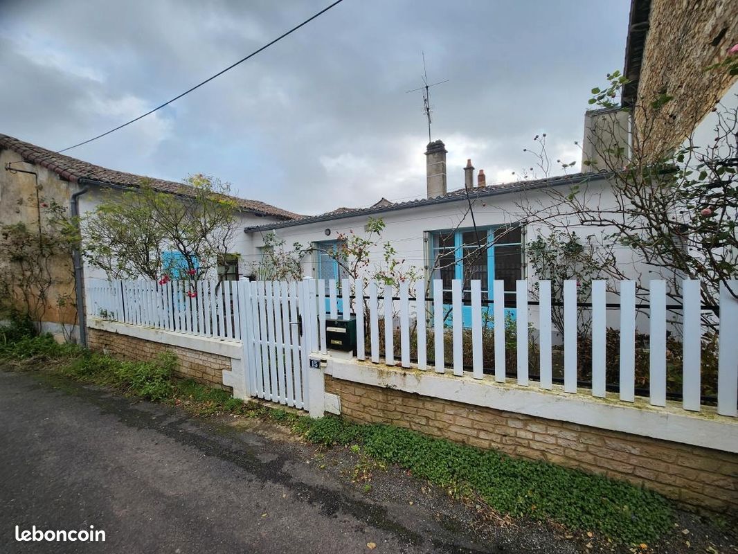 Maison 4 pièces 100 m² · à Rouillé · 100 m² · 600 €