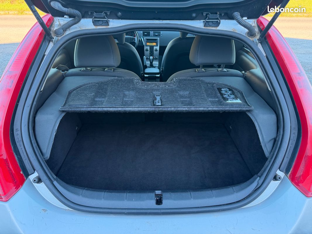 VOLVO C30 MOMENTUM 110cv (image 5)