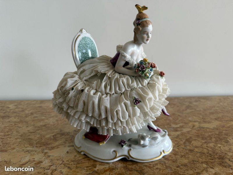 BOITE ASIATIQUE ANCIENNE En Porcelaine Peinte A La Main EUR 95,00
