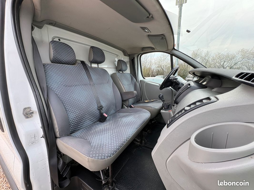 Renault trafic fourgon grand confort l2h2 1200kg (image 4)