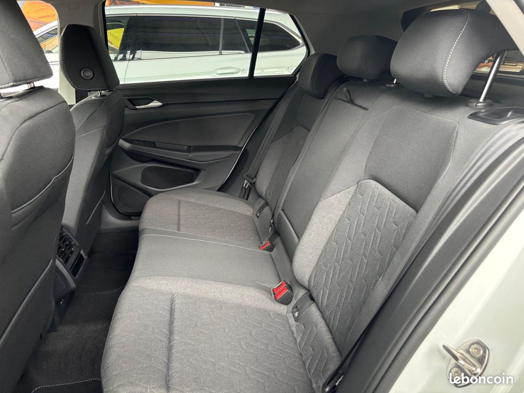 VOLKSWAGEN Golf 1.5 eHybrid 204 DSG6 VW Edition (image 24)