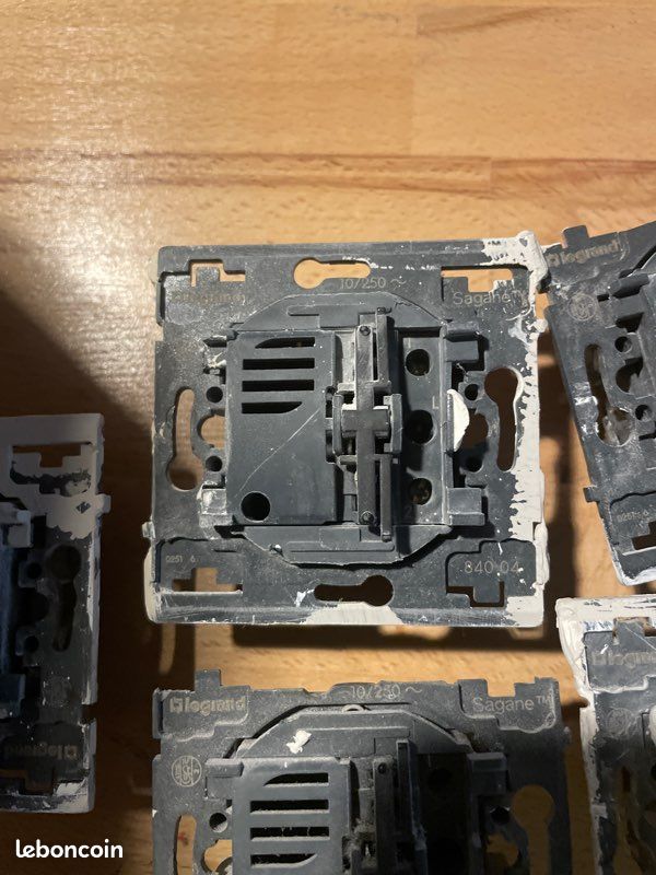 LEGRAND Sagane Mécanisme de Bouton Poussoir Lumineux PLEXO