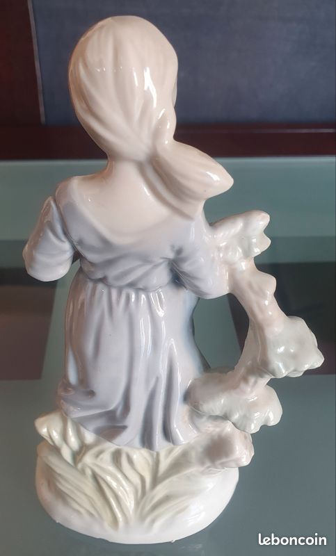 Ancienne Statuette en Porcelaine Émaillée d'une Femme Vendangeuse, Vigne, 19cm, Vintage (image 7)