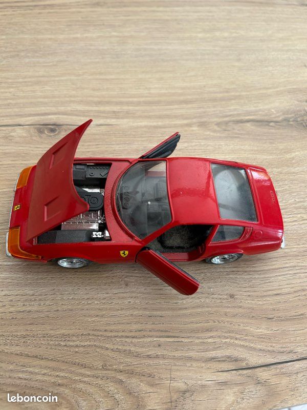 Voiture miniature Ferrari rouge 365GTB/4daytona majorette 1/24 (image 4)