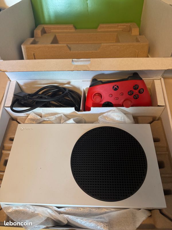 Unboxing De La Xbox Series S : Découvrez Le Contenu De La Boîte Et La Manette En Detail