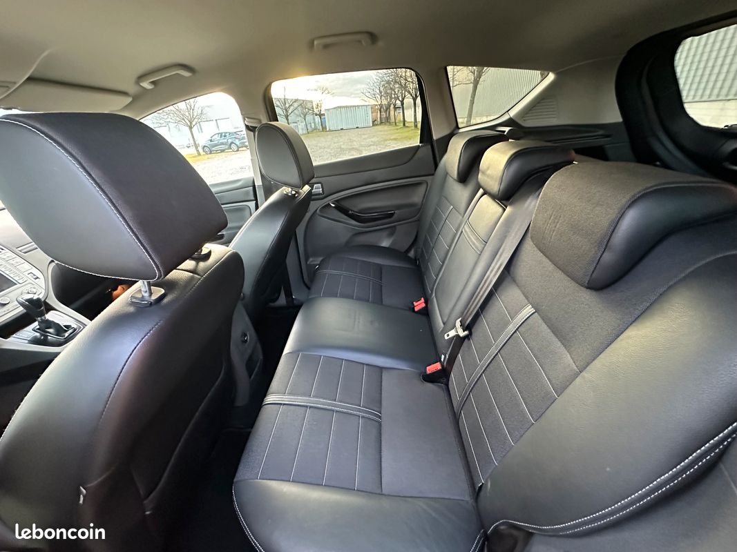 Ford Kuga 2.0 TDCi Titanium 163 CV 4x4 Très Bon Etat... (image 11)