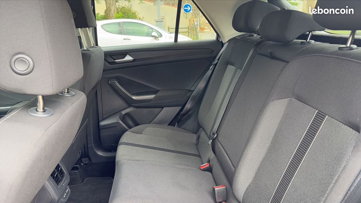Volkswagen T-Roc 1.5 TSI EVO 150 Life (image 9)