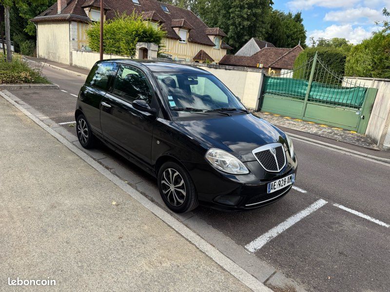 Lancia upsilon CT ok (image 1)