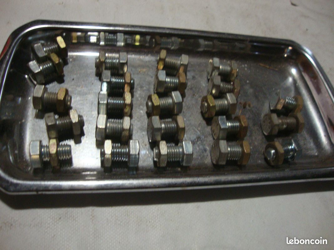 23 boulons 12x20 - 8.8 zingués (image 1)