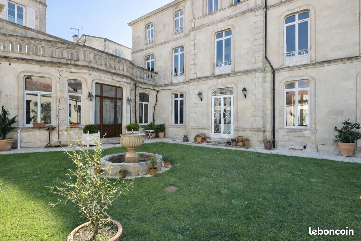 Maison 16 pièces 493 m² · à Rochefort · 493 m² · 1 650 000 €