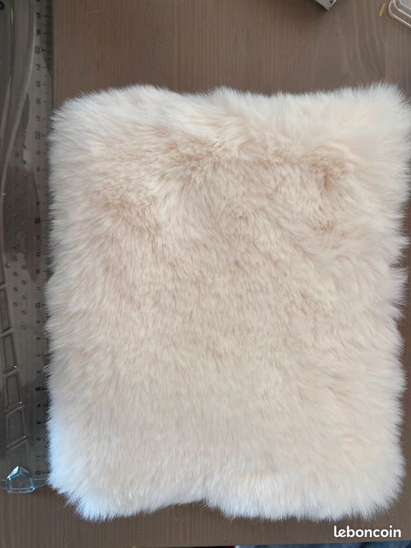 Pochette pilous blanche (21cm) (image 1)