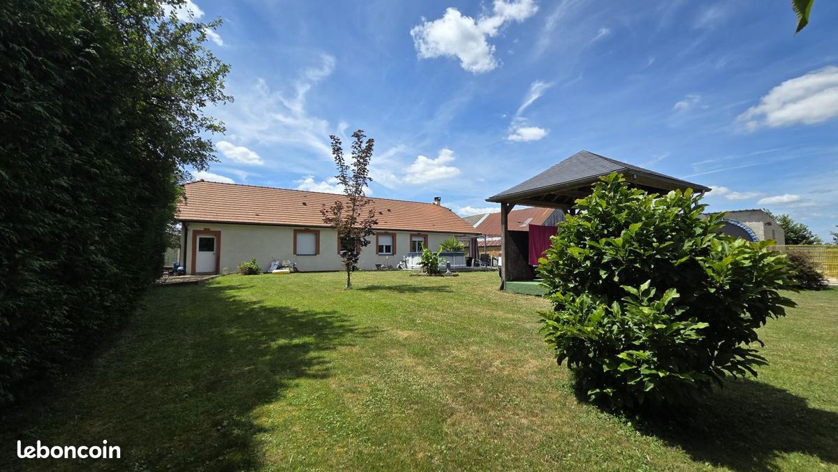 Maison 117 m² · à Neuville-lez-Beaulieu · 117 m² · 215 000 €