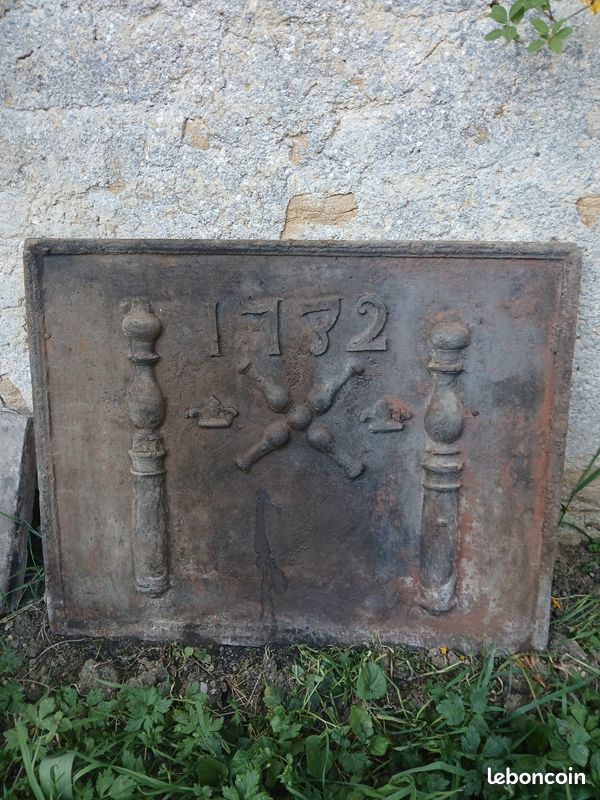 Plaque De Cheminée Ancienne Vintage Motif Cavalier - Pièce Artisanale En Fonte
