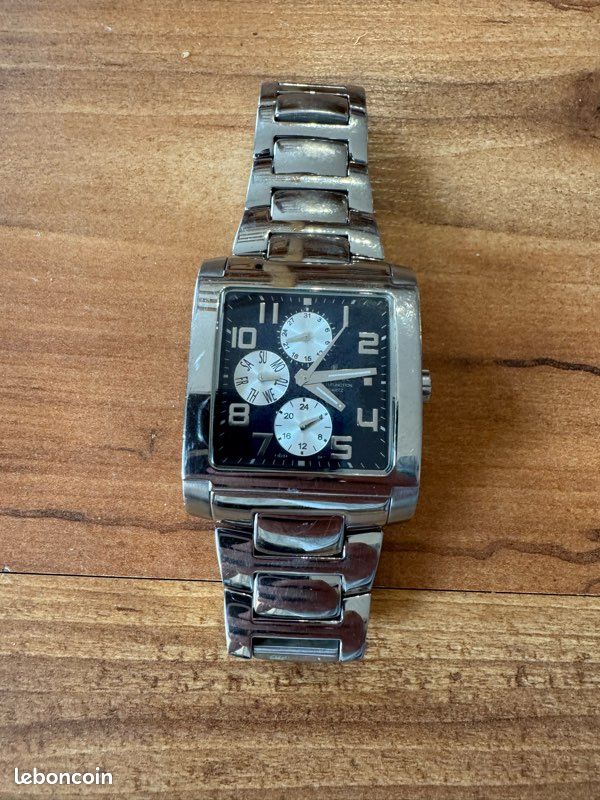 Montre Festina IFMOS60 chronographe carrée fond bleu Montres