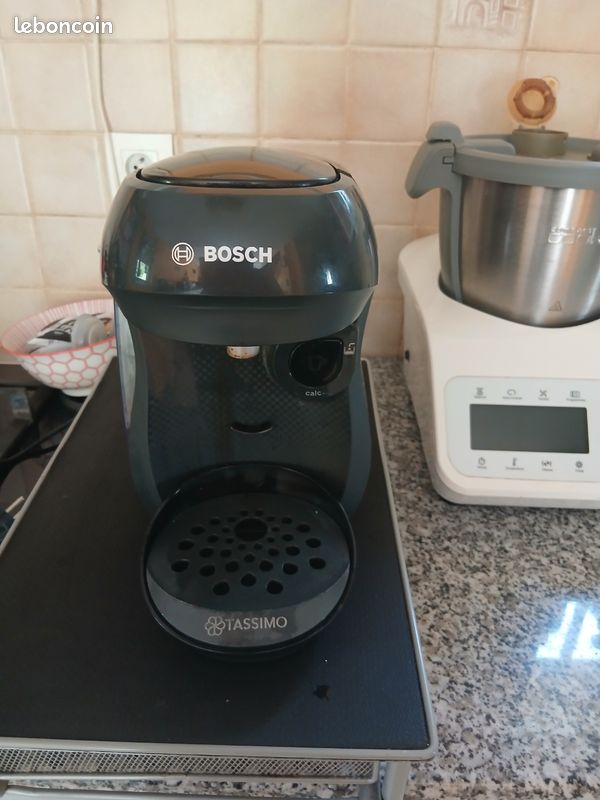 Cafetiere bouchon à dosette, avec distributeur et deux dosettes utilisables pour Café moulu, à prendre sur place (image 1)