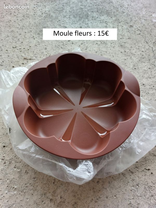 Moule à Gâteau Silicone Tupperware Forme Fleur Marron 1,5L - Neuf (Objet De Démonstration)