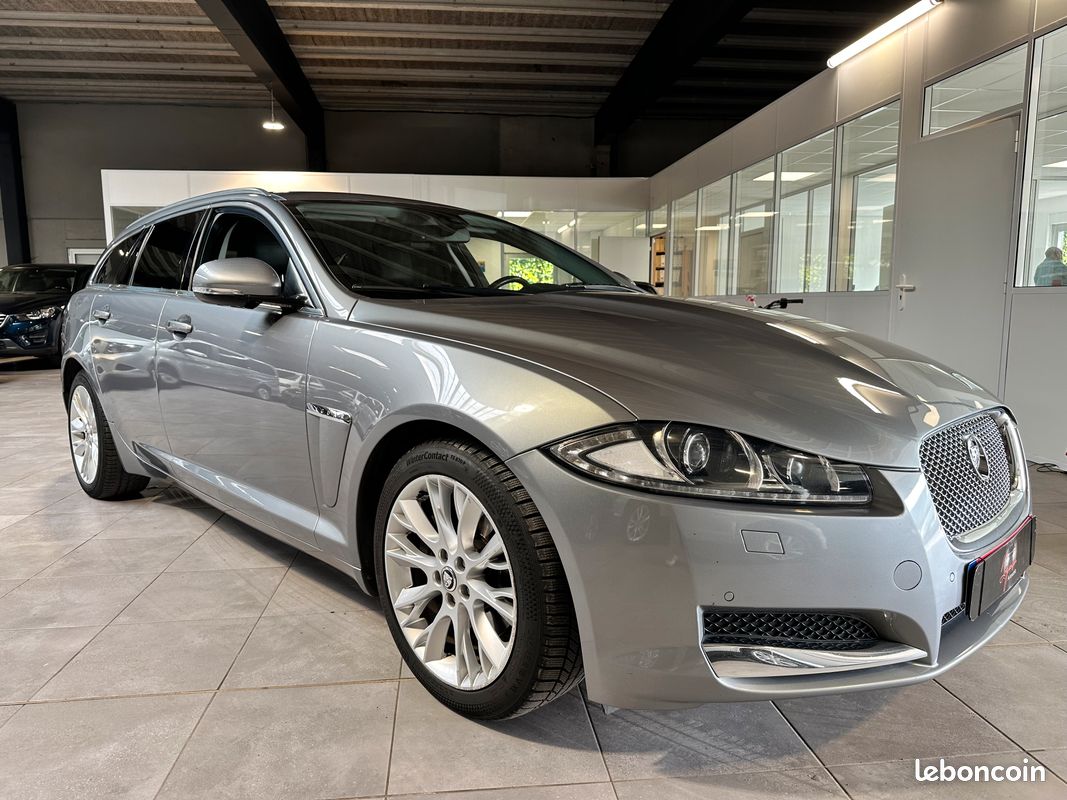 Jaguar XF Sportbrake 2.2D 163ch " Carnet Complet + Factures / 170.096 Km " (image 2)