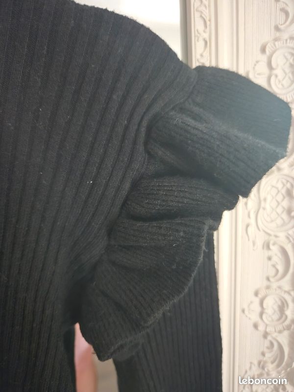Pull noire manches bouffantes (image 3)