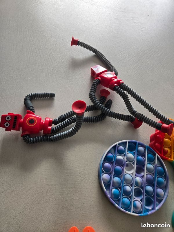 🧸🎲 Lot de jouets enfant – divers jeux & figurines (image 7)