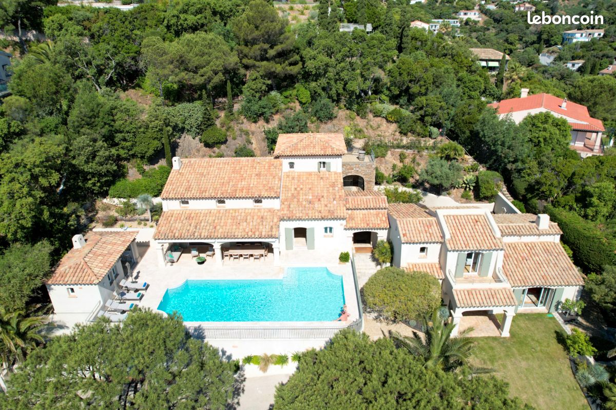 Maison 8 pièces 279 m² · à Roquebrune-sur-Argens · 279 m² · 3 850 000 €