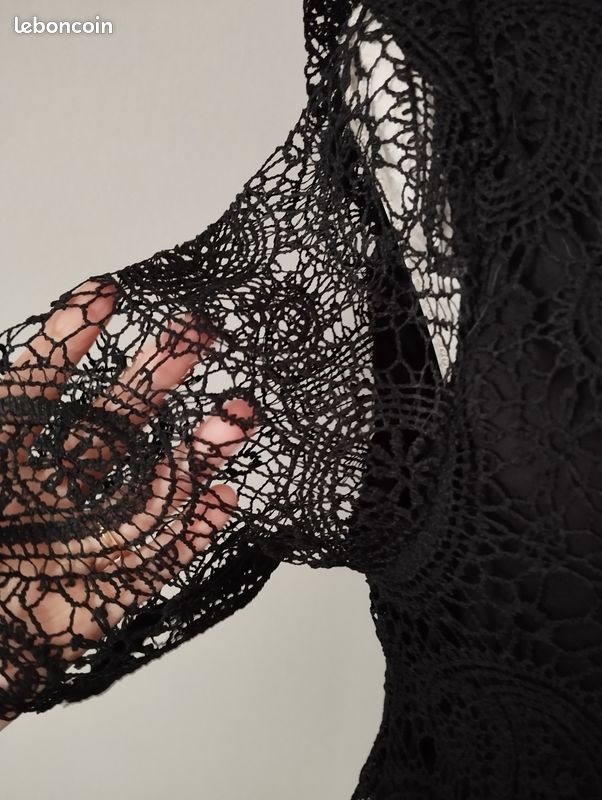 Tee-shirt noir en dentelle (image 4)