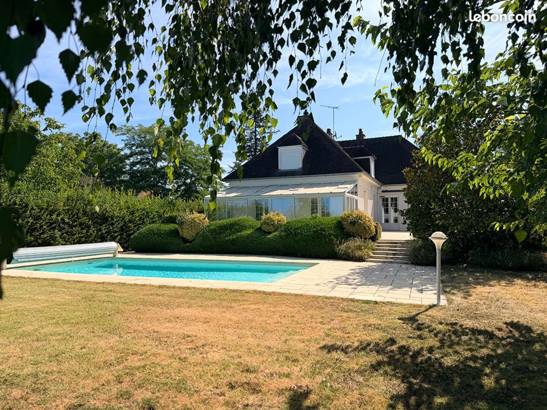 Maison 9 pièces 332 m² · à Varennes-Vauzelles · 332 m² · 368 000 €