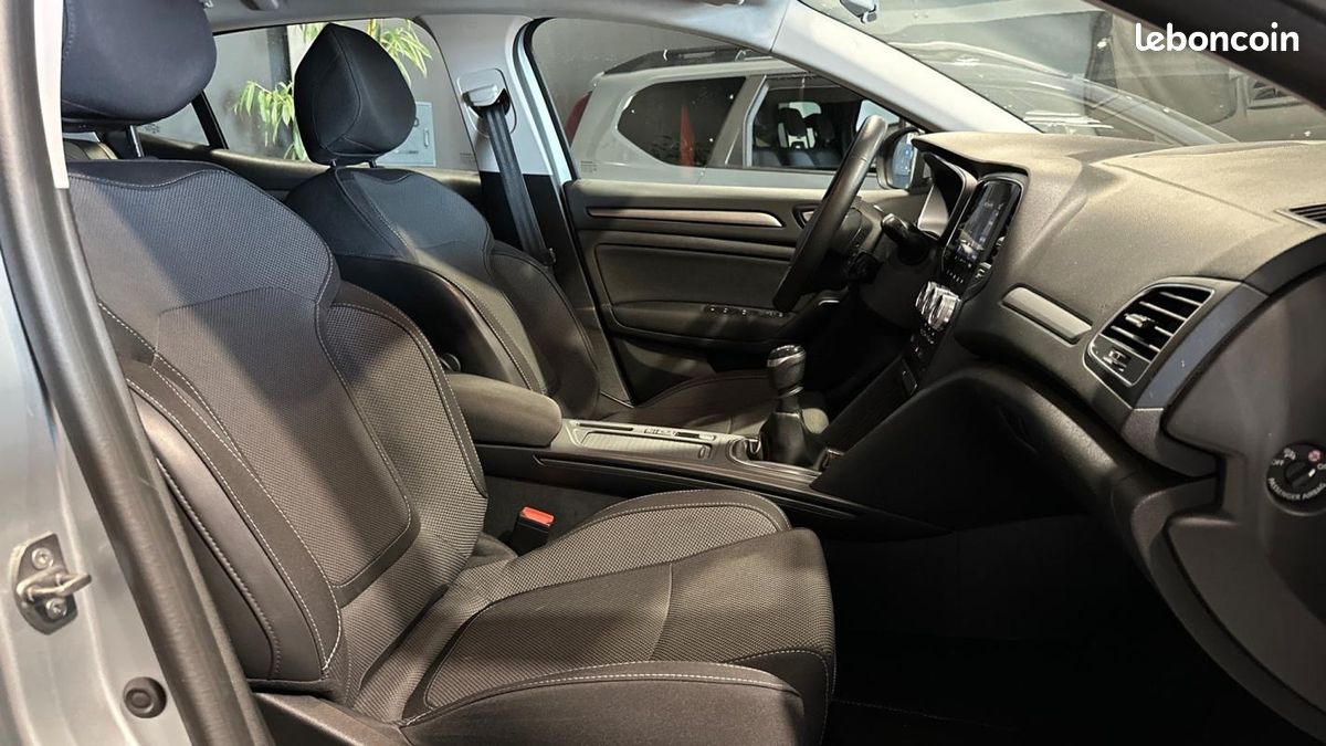 Renault Mégane IV Berline dCi 115 Evolution Car Play (image 13)