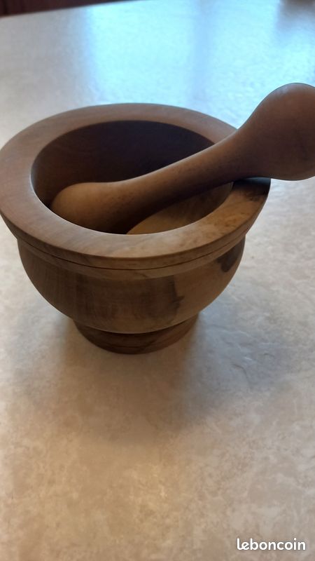 Mortier en bois (image 1)