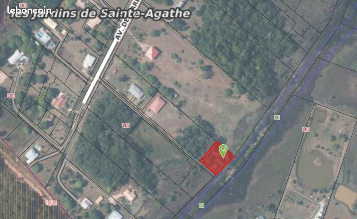 Terrain 1 705 m² Macouria · 120 000 €