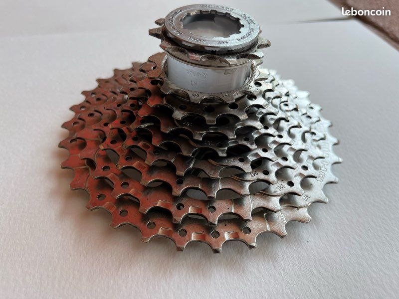 Cassette Shimano HG400 9 Vitesses - 11-32 Dents - Pour Vélo Route Et VTT