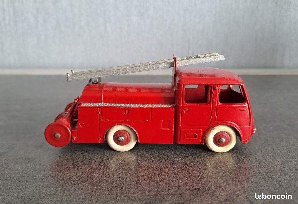 Dinky Toys France Ref 32e Berliet Premier Secours Quasi Neuf En Boite D