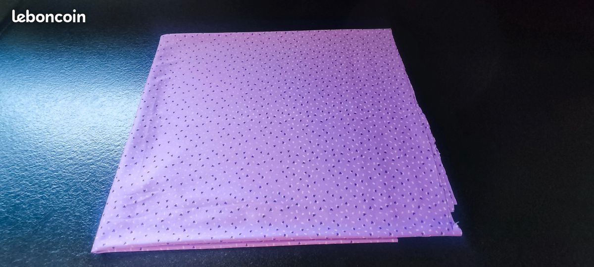 Tissu violet 150cm x 0.75cm (image 1)