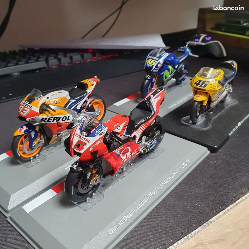 4 motos 1:18 (image 1)