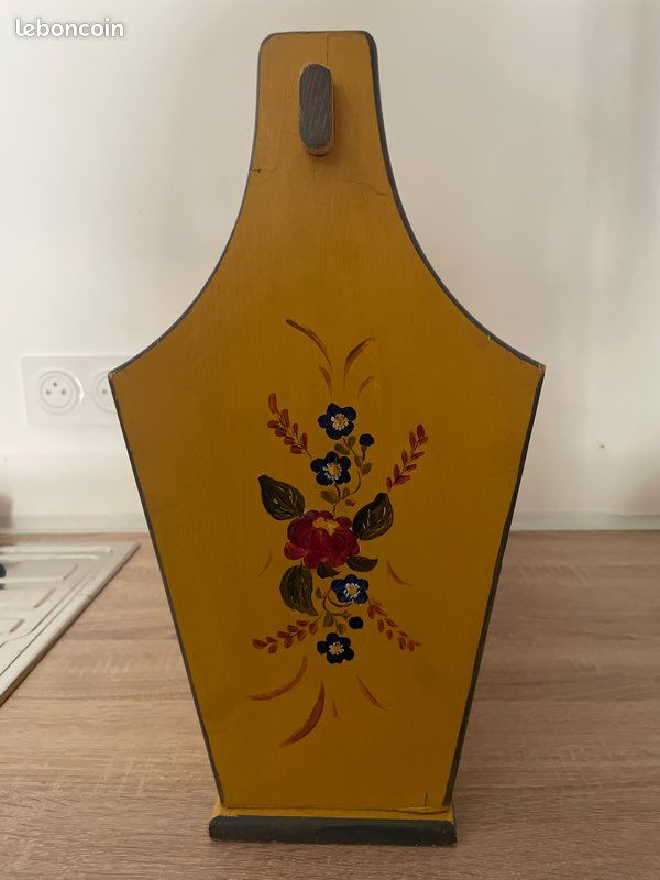Porte revue bois decoré (image 2)