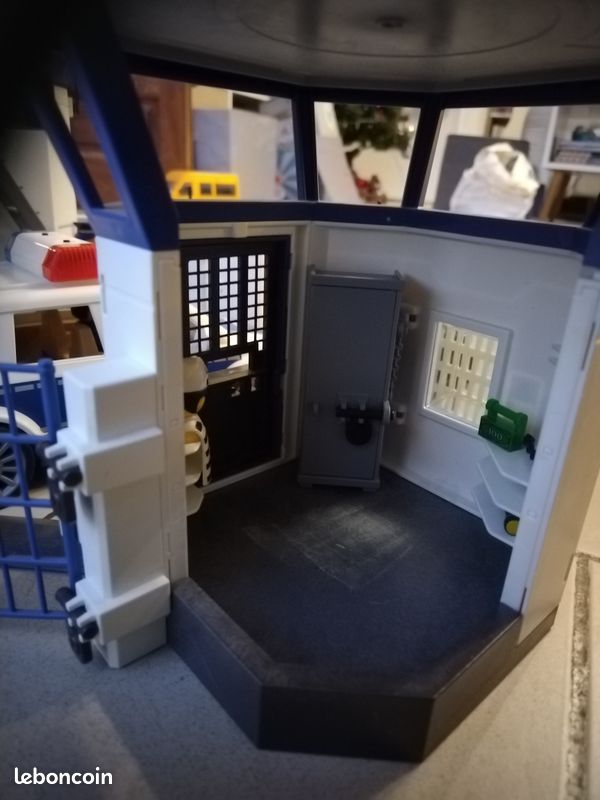 Commissariat de police Playmobil avec 2 voitures (image 3)