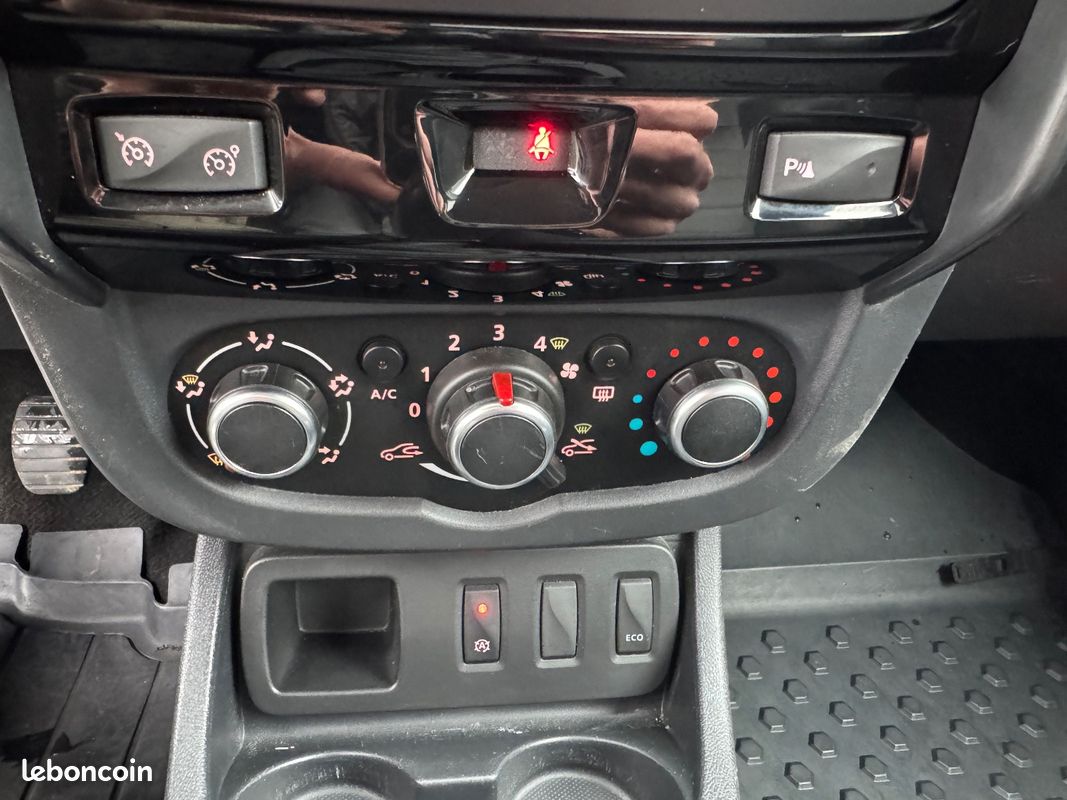 DACIA DUSTER Black Touch TCE 125Ch 4x2 (image 15)