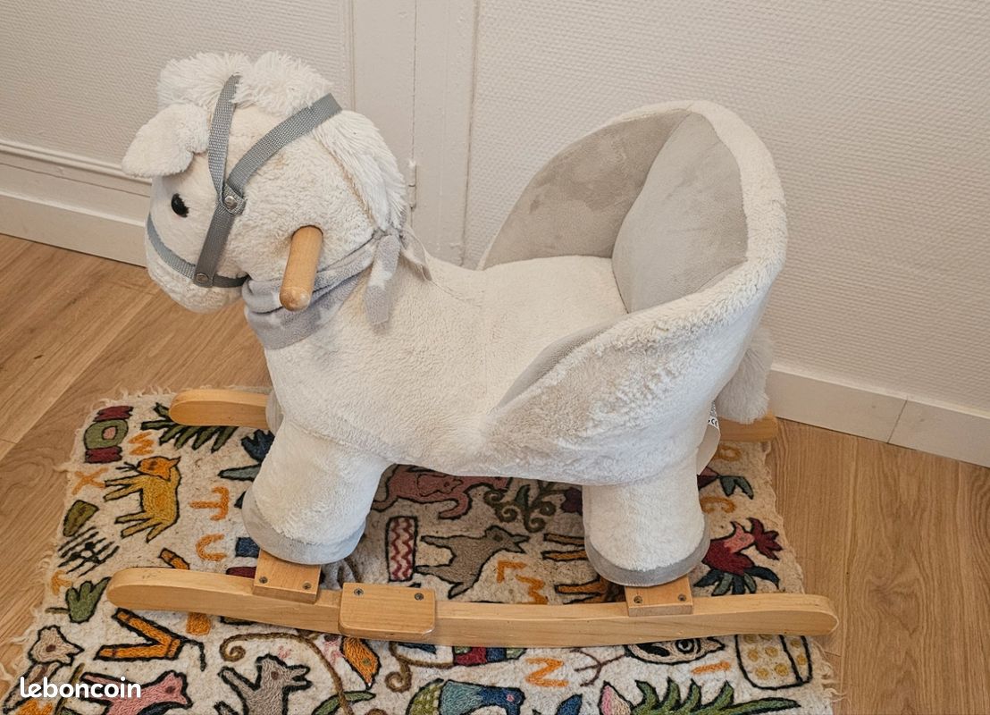 Cheval à bascule (image 1)