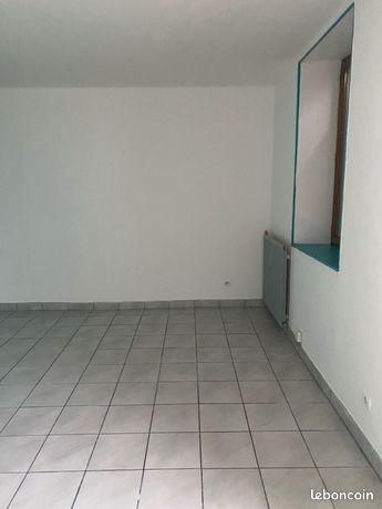 https://img.leboncoin.fr/api/v1/lbcpb1/images/d2/01/2d/d2012d2328c0f45b6063a9811fdaa3c4919e1c0e.jpg?rule=ad-image