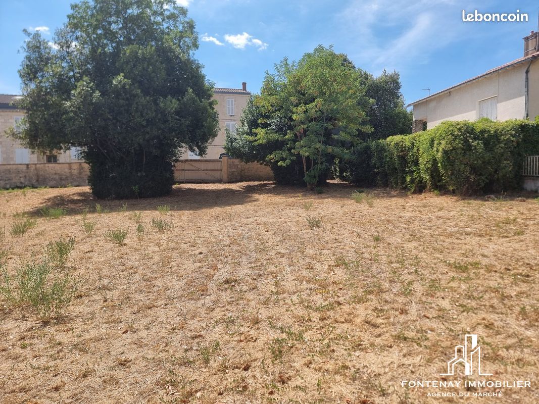 Terrain 817 m² · à Fontenay-le-Comte · 817 m² · 85 000 €