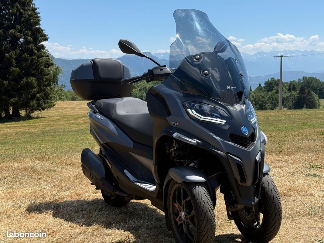 Piaggio MP3 530 HPE (image 1)