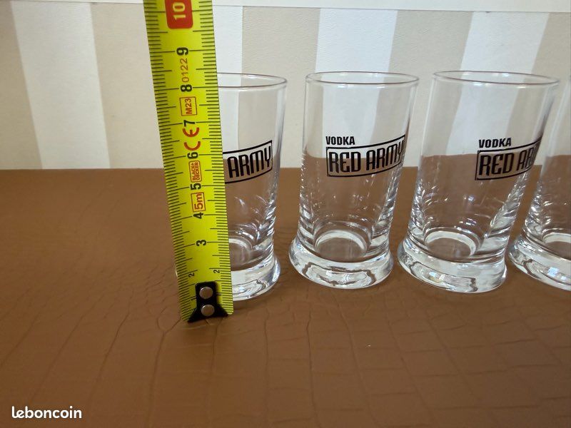Rare coffret Red Army Vodka AK47 – caisse bois + 6 verres (image 8)