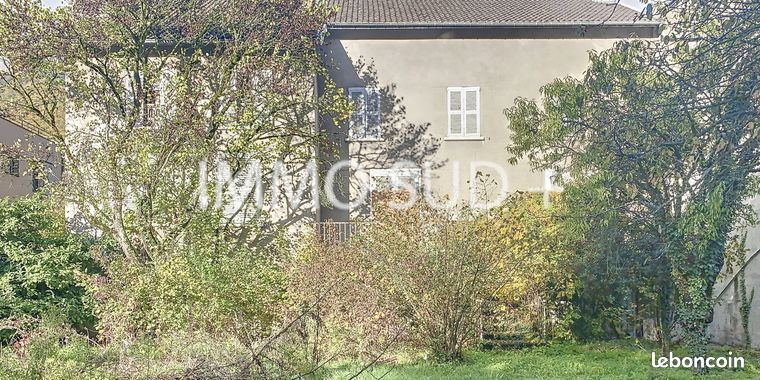 Maison 12 pièces 370 m²