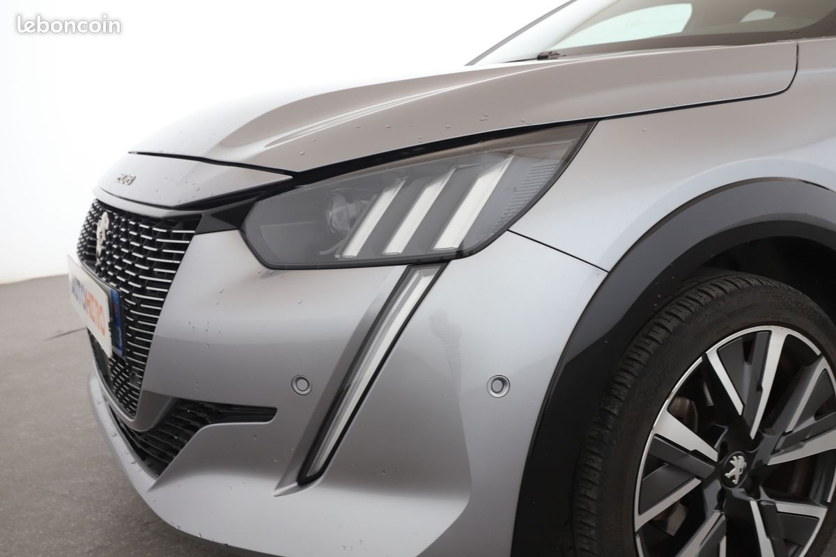 Peugeot 208 1.2 PureTech GT 100 ch (image 24)