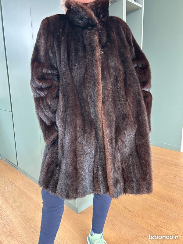 Manteau En Fourrure Vison Taille 42/44 - Occasion En Très Bon état - Coupe Classique Femme