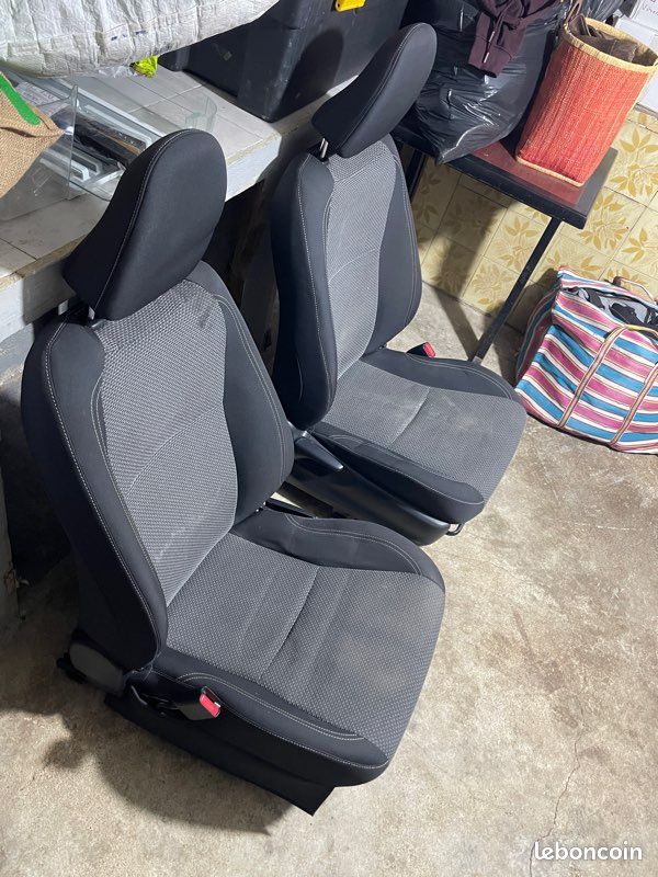 Housses De Siège Avant Pour Toyota Yaris Hybrid 2015-2025 – Noires, Respirantes, Antidérapantes – Lot De 2